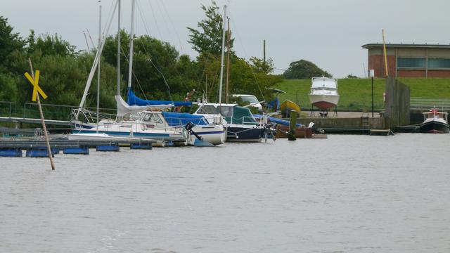 Boote im Hafen Schülpersiel